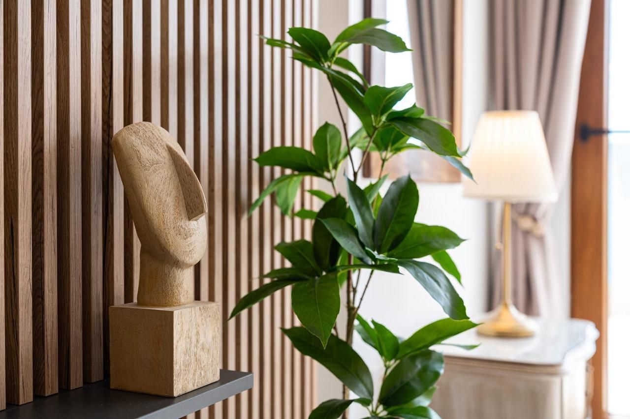 Opatovo, Tivat – luksuzan dvosoban stan 67m² sa terasom od 25m², garažnim mestom i panoramskim pogledom na more u kompleksu sa bazenom - Amfora Real Estate