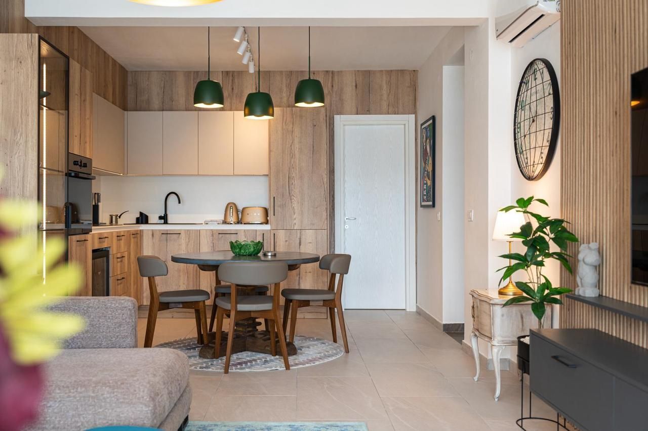 Opatovo, Tivat – luksuzan dvosoban stan 67m² sa terasom od 25m², garažnim mestom i panoramskim pogledom na more u kompleksu sa bazenom - Amfora Real Estate