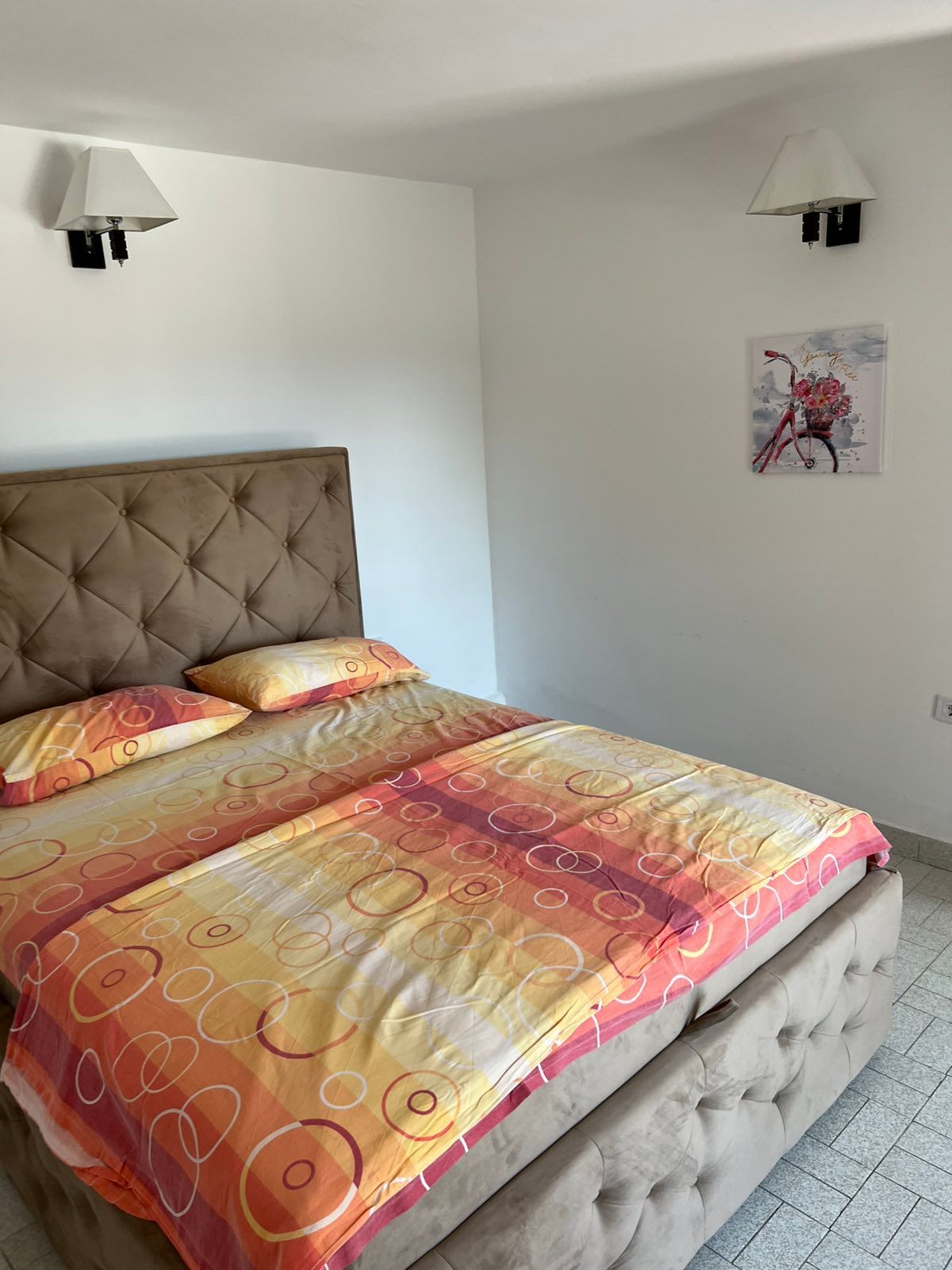 Izdaje se kuća 130 m² sa pogledom na more-Dobra Voda,Bar (150m od mora) IZDAVANJE NA DUZI PERIOD DOSTUPNA OD 01.10.2025 - Amfora Real Estate