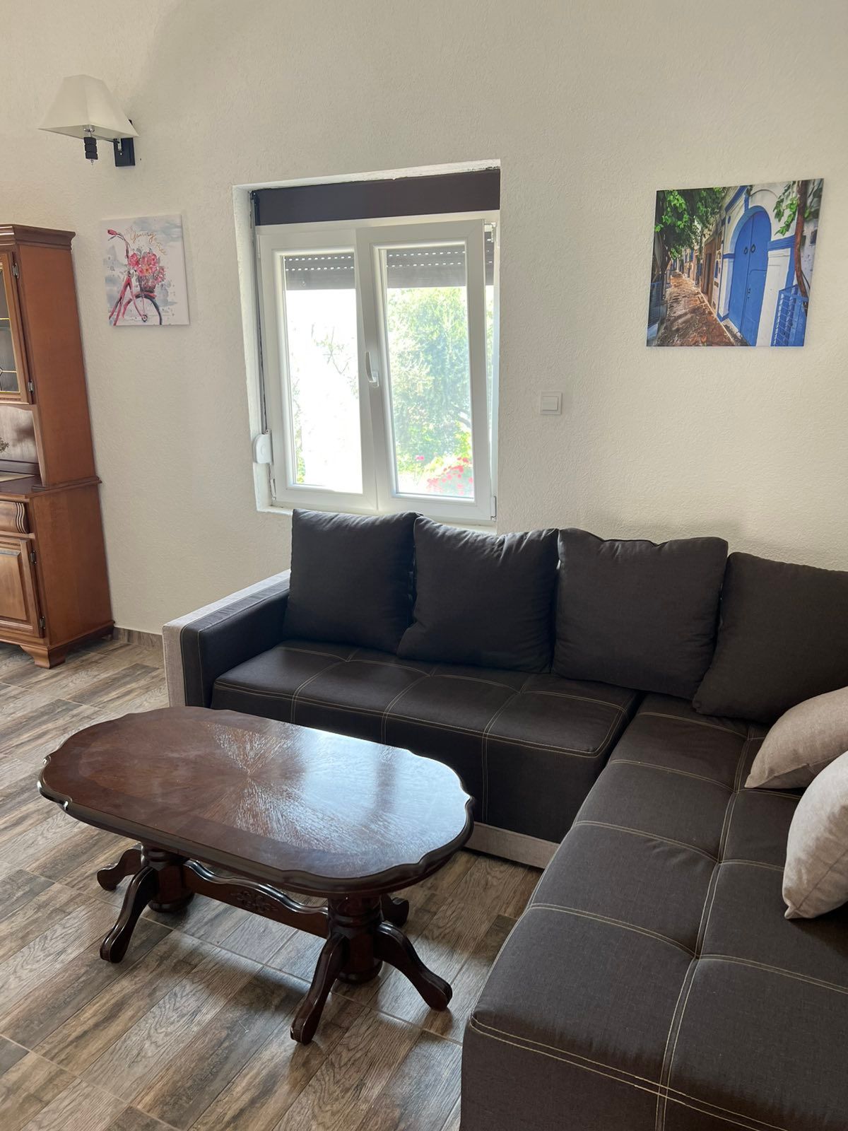 Izdaje se kuća 130 m² sa pogledom na more-Dobra Voda,Bar (150m od mora) IZDAVANJE NA DUZI PERIOD DOSTUPNA OD 01.10.2025 - Amfora Real Estate