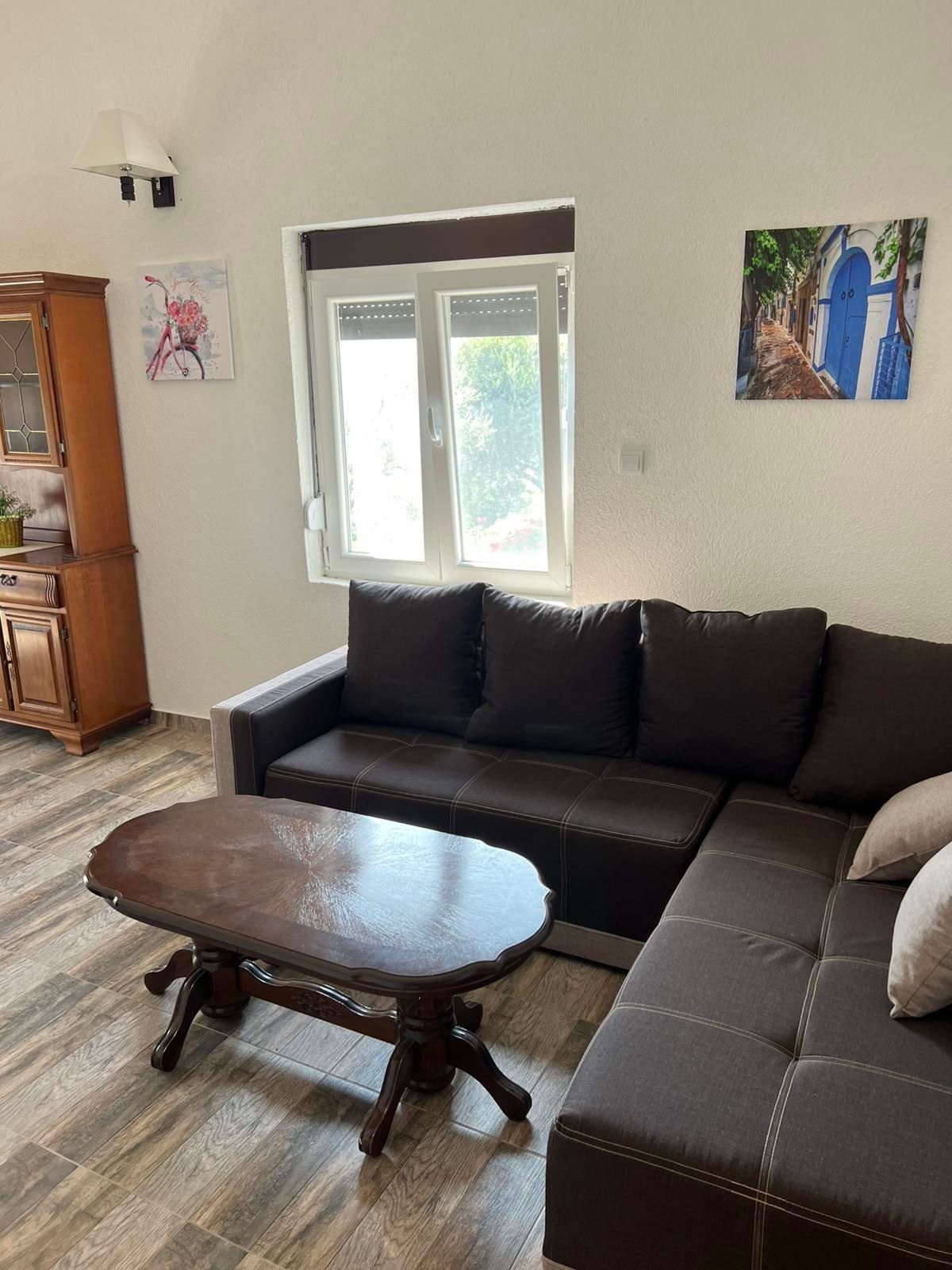 Izdaje se kuća 130 m² sa pogledom na more-Dobra Voda,Bar (150m od mora) IZDAVANJE NA DUZI PERIOD DOSTUPNA OD 01.10.2025 - Amfora Real Estate