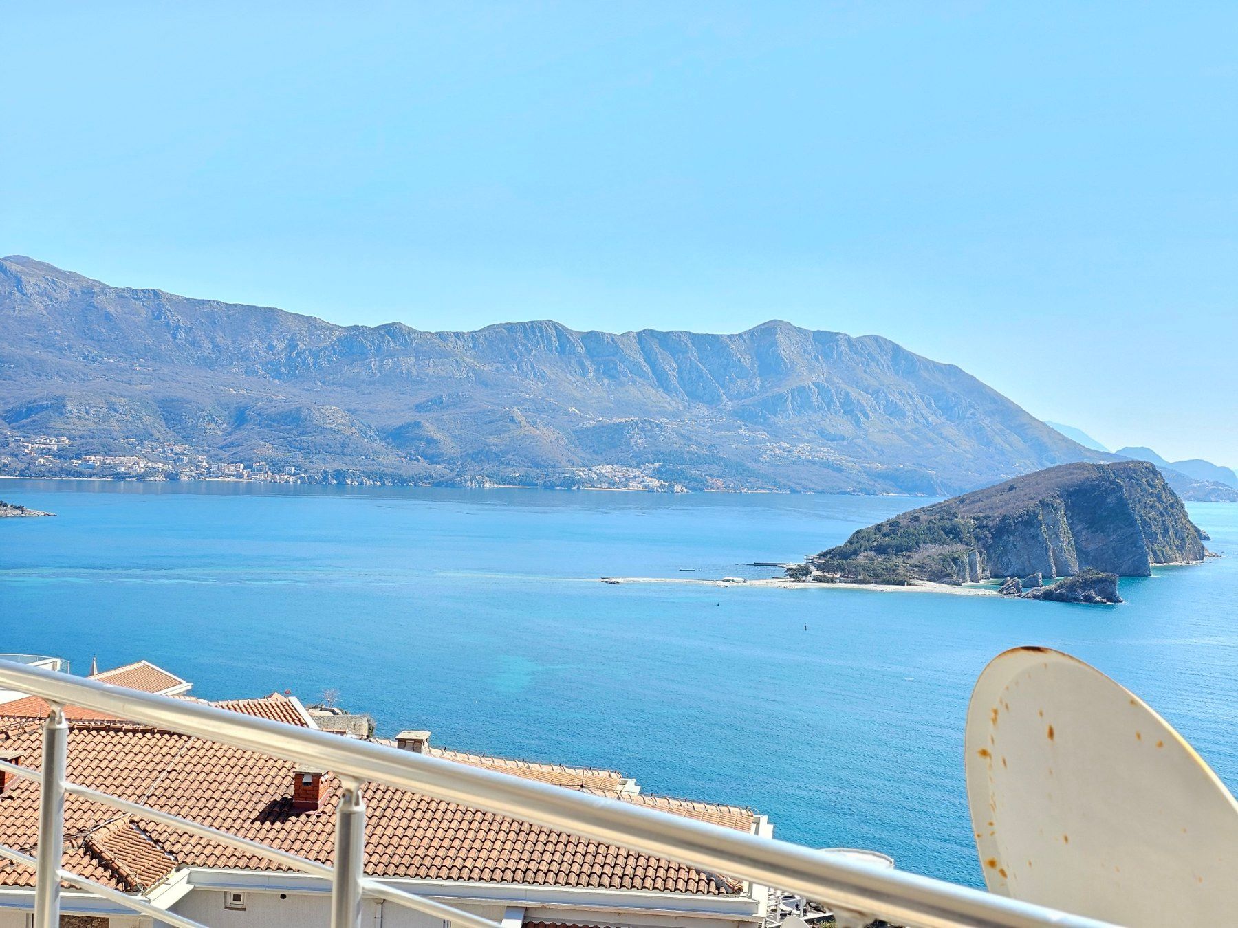 Jednosoban stan 64m2 sa panoramskim pogledom-Budva,Komosevina (IZDAVANJE NA DUZI PERIOD) - Amfora Real Estate