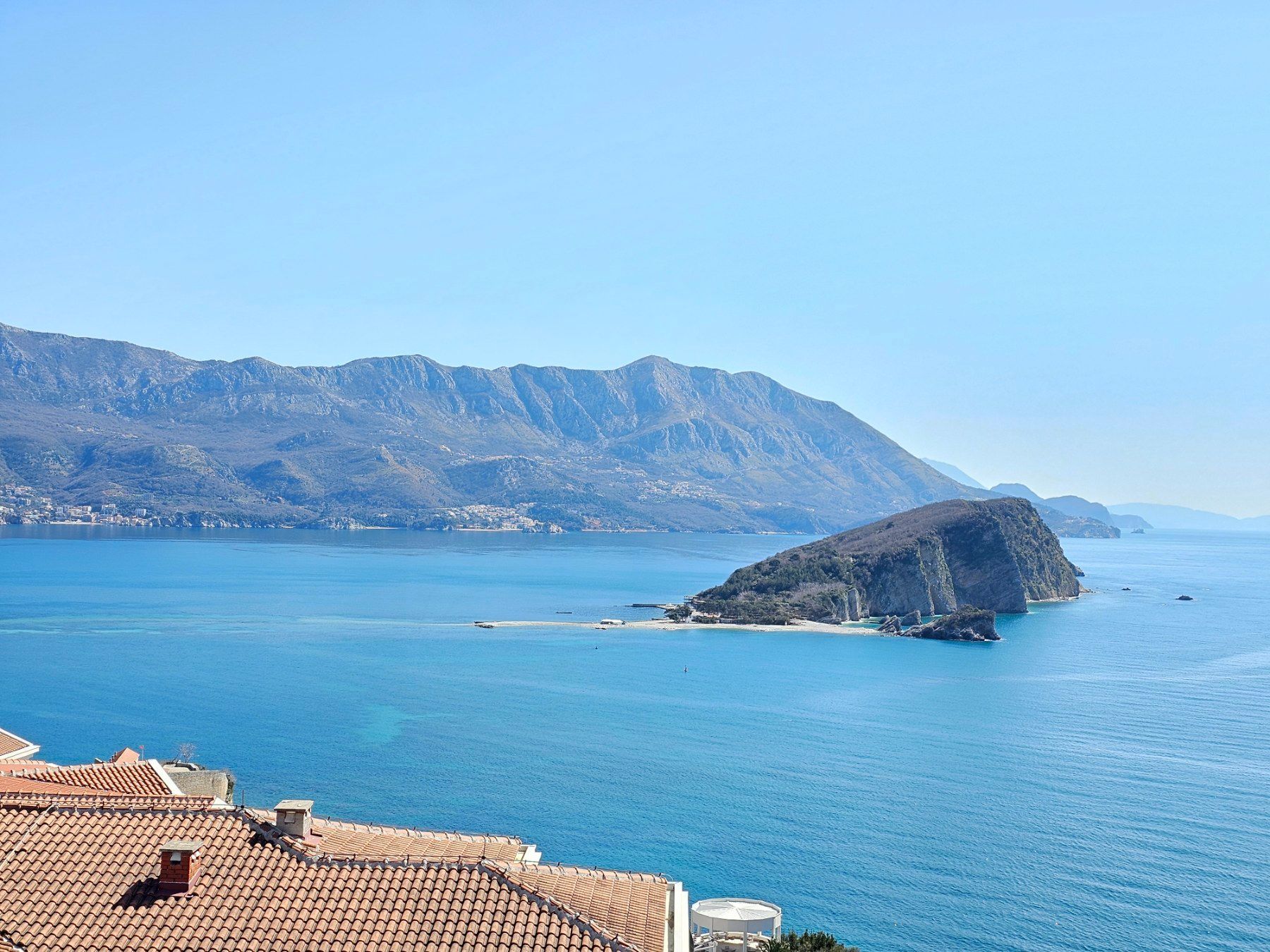 Jednosoban stan 64m2 sa panoramskim pogledom-Budva,Komosevina (IZDAVANJE NA DUZI PERIOD) - Amfora Real Estate