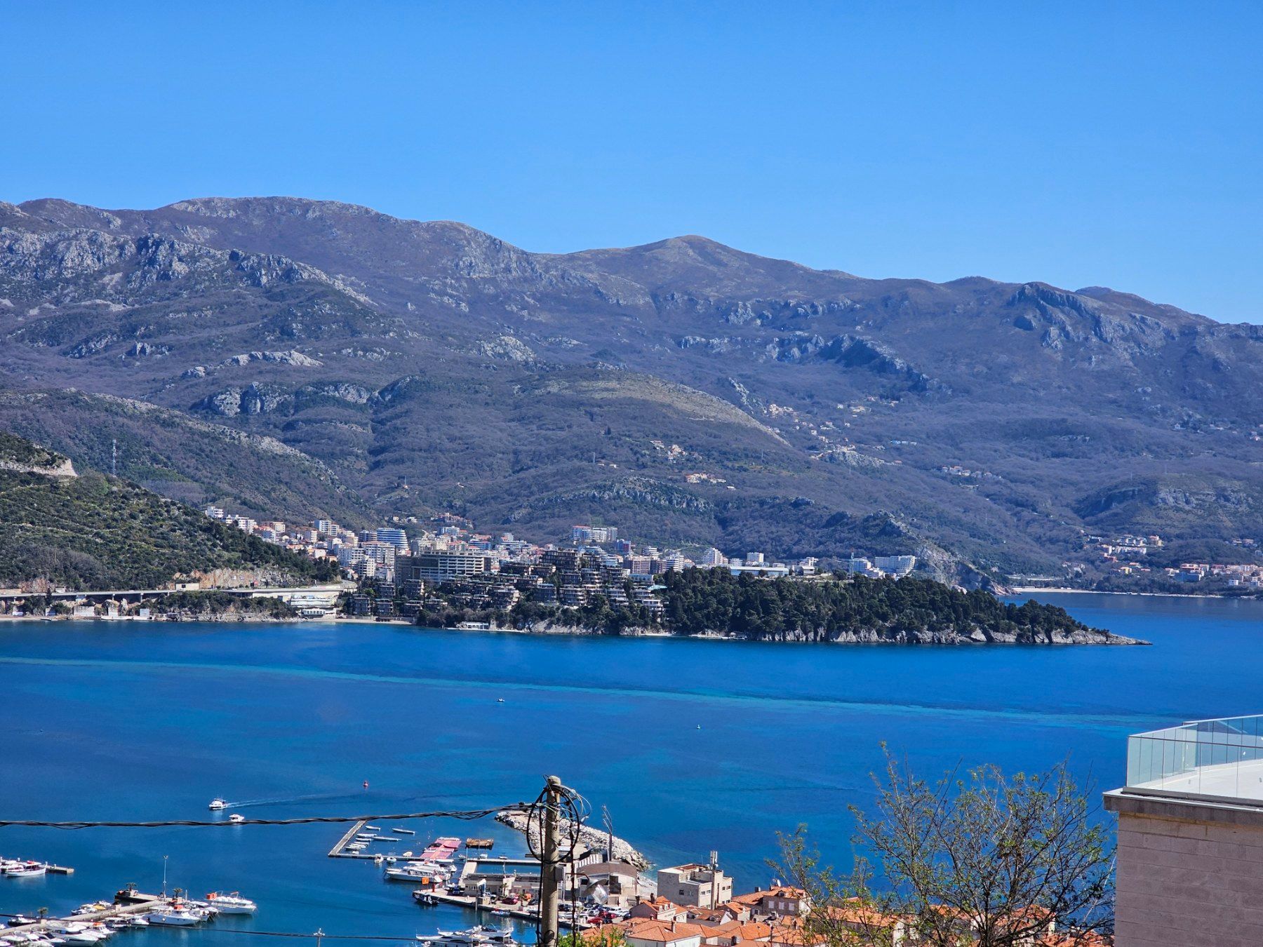 Jednosoban stan 69m2 sa panoramskim pogledom-Budva,Komosevina (IZDAVANJE NA DUZI PERIOD) - Amfora Real Estate