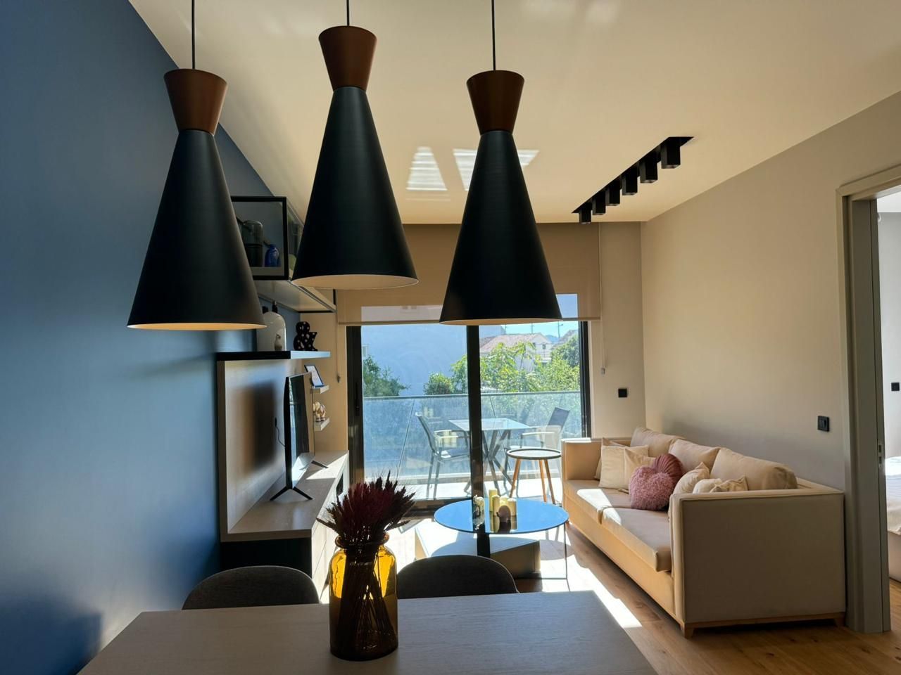 Hitna prodaja! Prelep jednosoban 45m² stan na 50 metara od mora – Seljanovo, Tivat (bez poreza 3%) - Amfora Real Estate