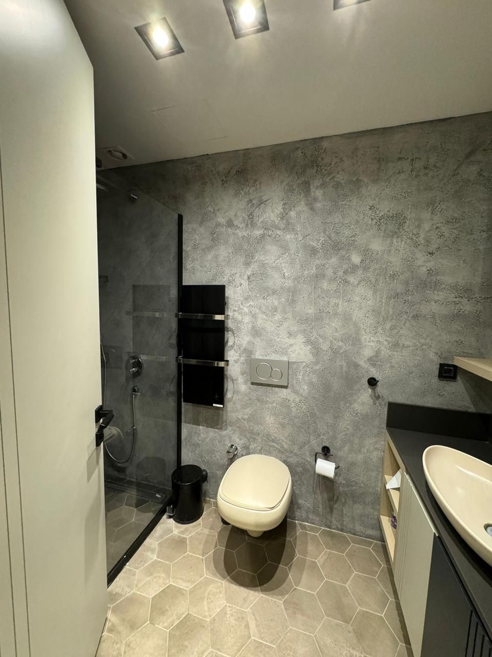 Prelep jednosoban 45m² stan na 50 metara od mora – Seljanovo, Tivat (Izdavanje na duzi period) - Amfora Real Estate