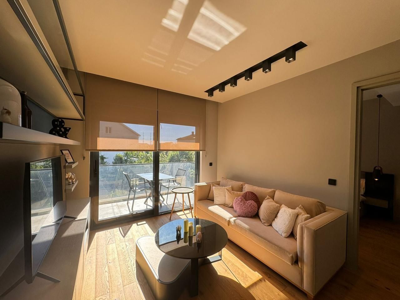 Prelep jednosoban 45m² stan na 50 metara od mora – Seljanovo, Tivat (Izdavanje na duzi period) - Amfora Real Estate