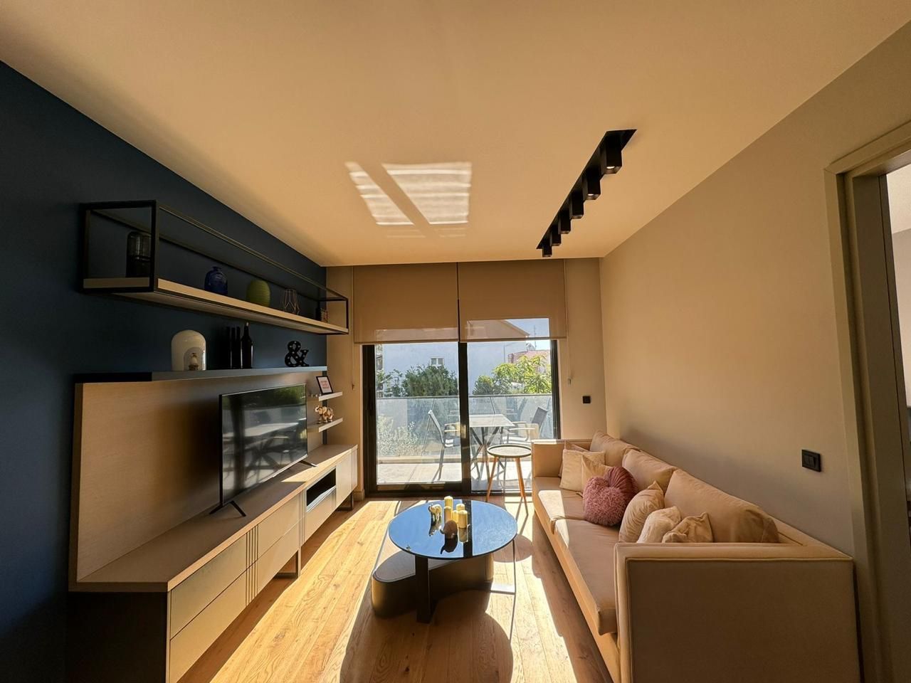 Prelep jednosoban 45m² stan na 50 metara od mora – Seljanovo, Tivat (Izdavanje na duzi period) - Amfora Real Estate