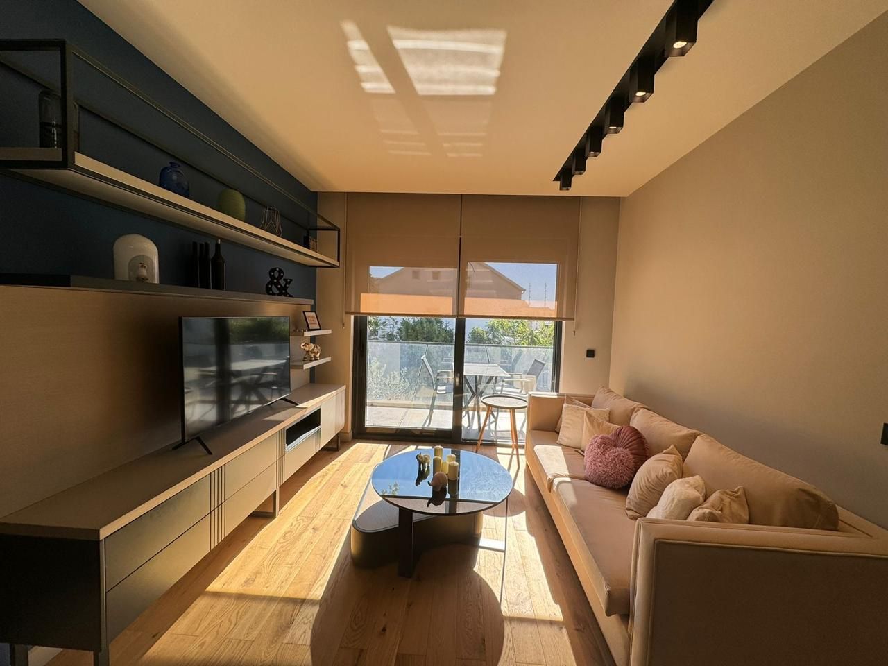 Prelep jednosoban 45m² stan na 50 metara od mora – Seljanovo, Tivat (Izdavanje na duzi period) - Amfora Real Estate