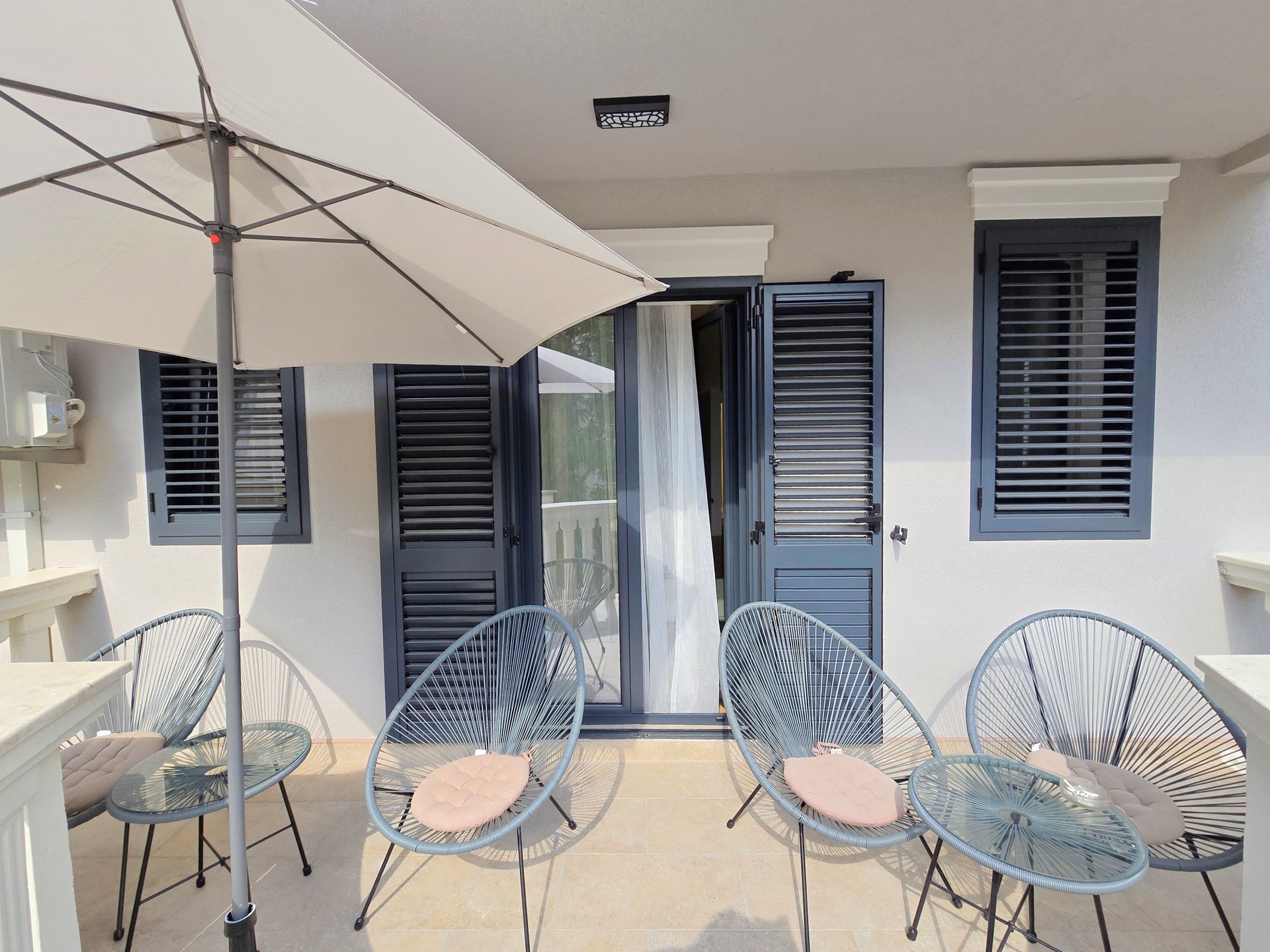 Renoviran mini hotel sa apartmanima, poslovnim prostorom i parkingom-Budva,Adok - Amfora Real Estate