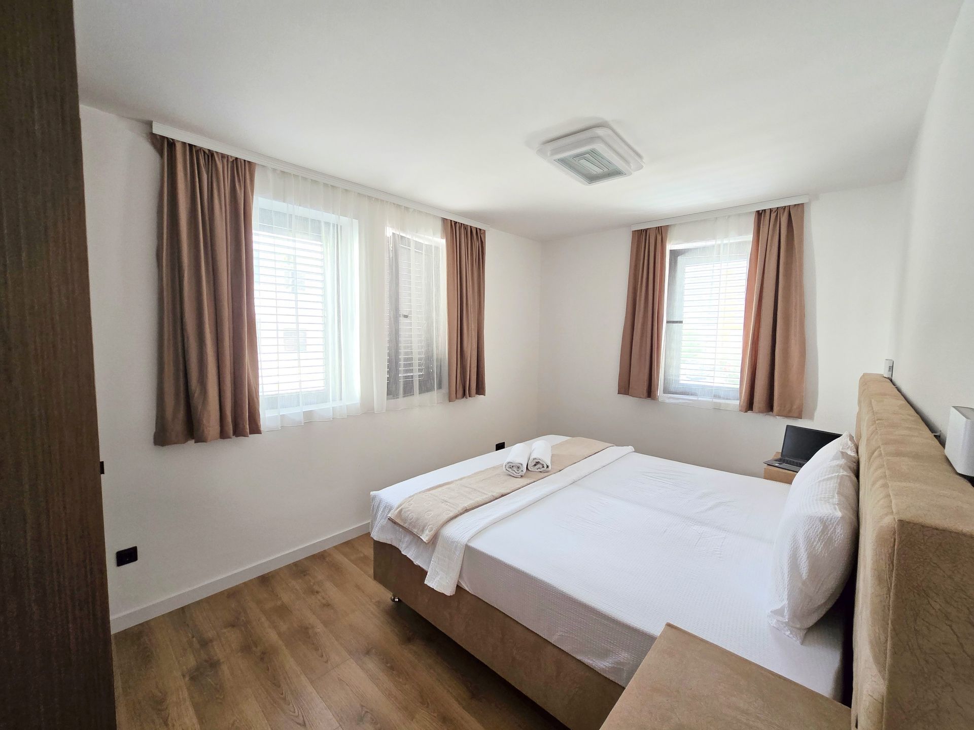 Renoviran mini hotel sa apartmanima, poslovnim prostorom i parkingom-Budva,Adok - Amfora Real Estate