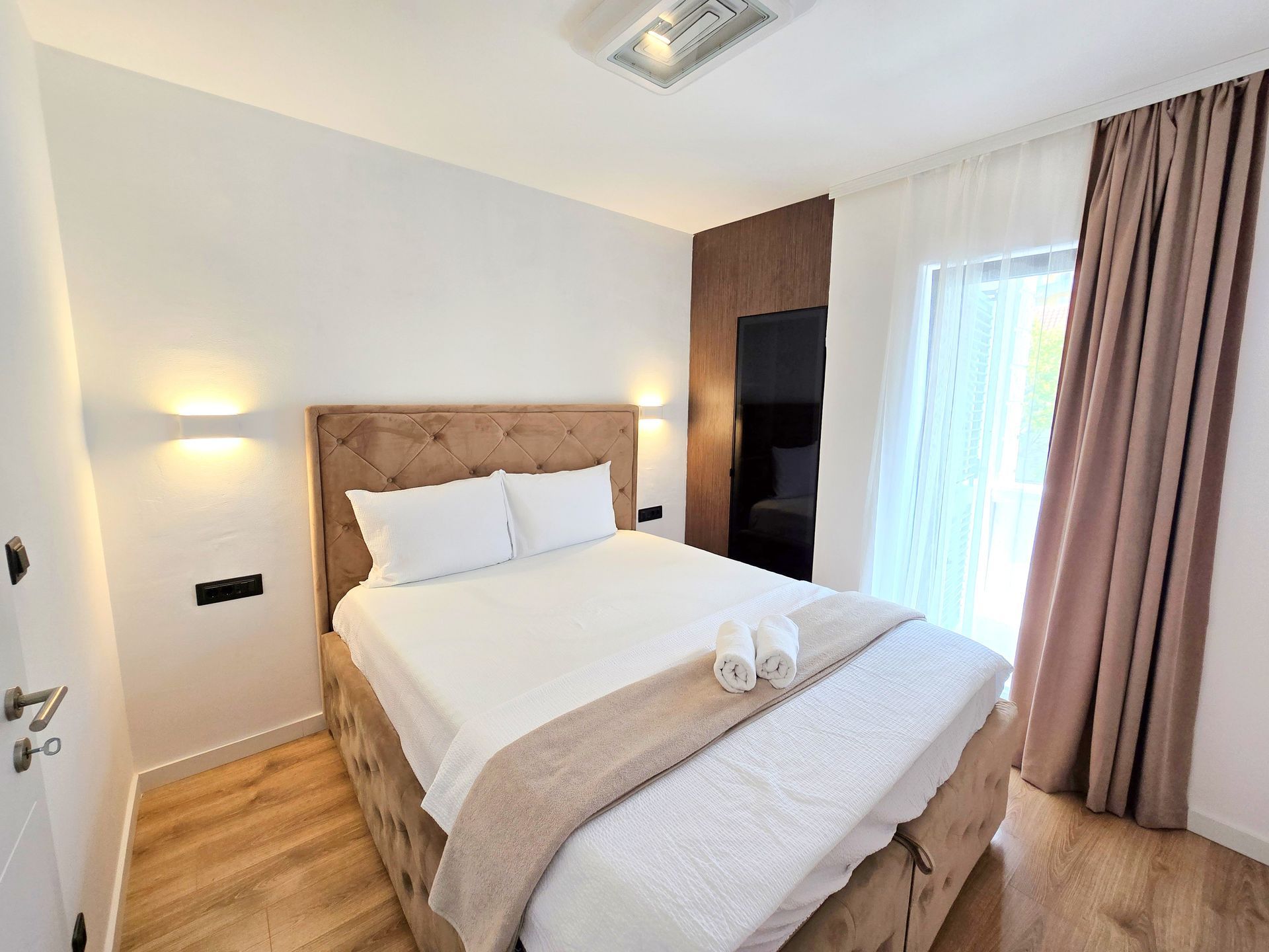 Renoviran mini hotel sa apartmanima, poslovnim prostorom i parkingom-Budva,Adok (IZDAVANJE NA DUZI PERIOD) - Amfora Real Estate