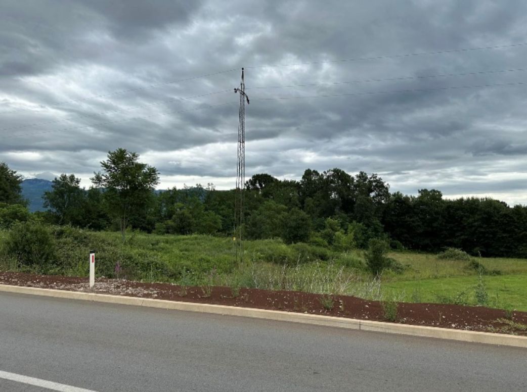 Atraktivno građevinsko zemljište 8.000 m² uz magistralu Podgorica–Danilovgrad - Amfora Real Estate