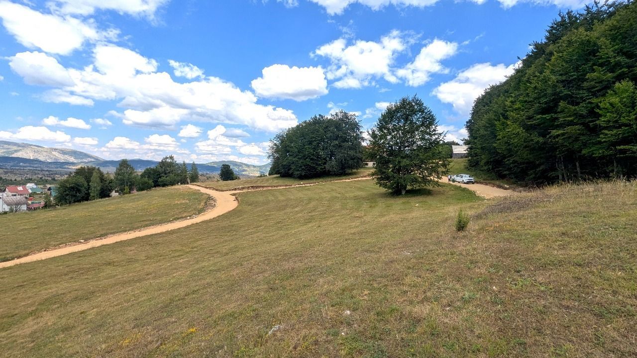 Ekskluzivna urbanizovana parcela 664m² u planinskom kompleksu na Žabljaku - Amfora Real Estate