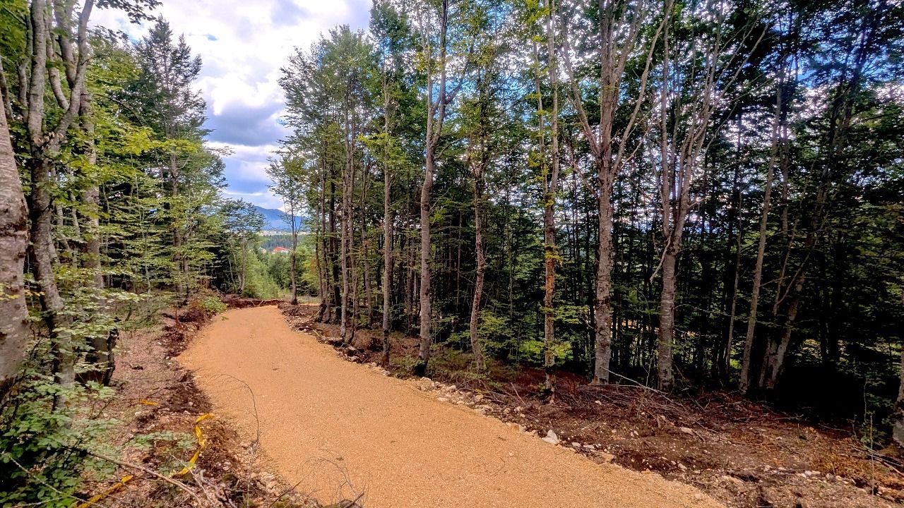 Ekskluzivna urbanizovana parcela 664m² u planinskom kompleksu na Žabljaku - Amfora Real Estate