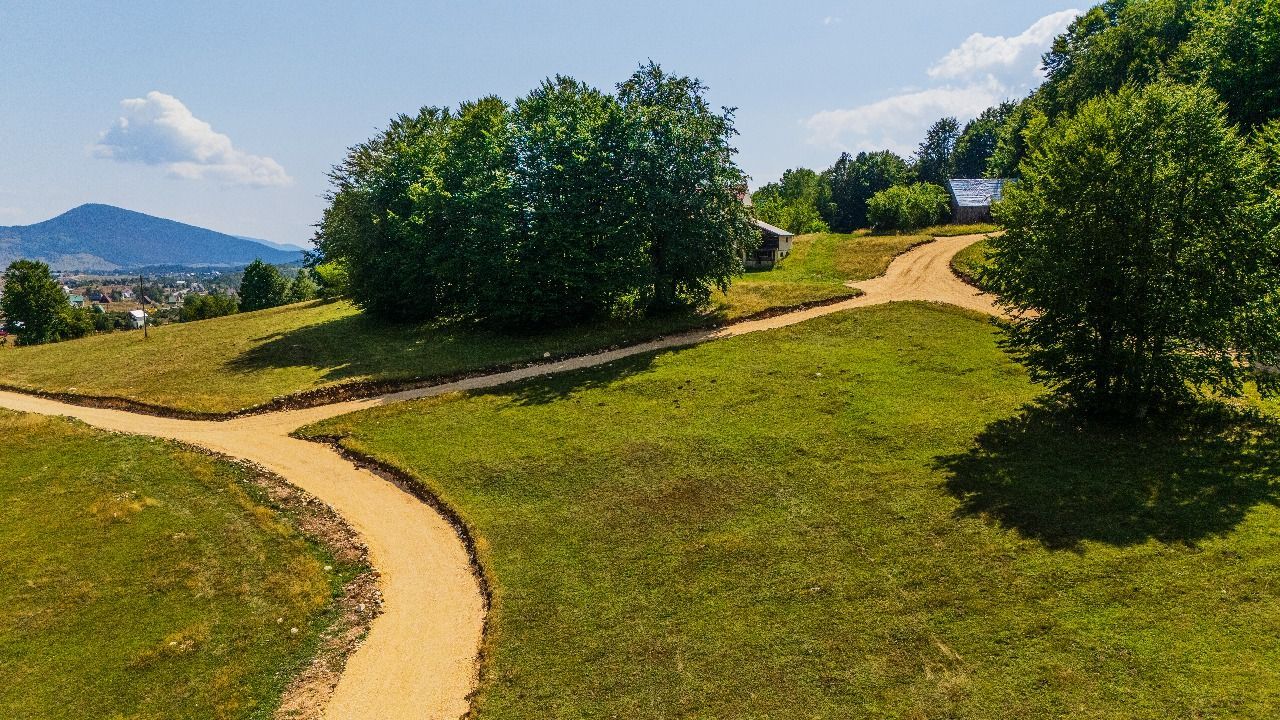 Ekskluzivna urbanizovana parcela 585m² u planinskom kompleksu na Žabljaku - Amfora Real Estate