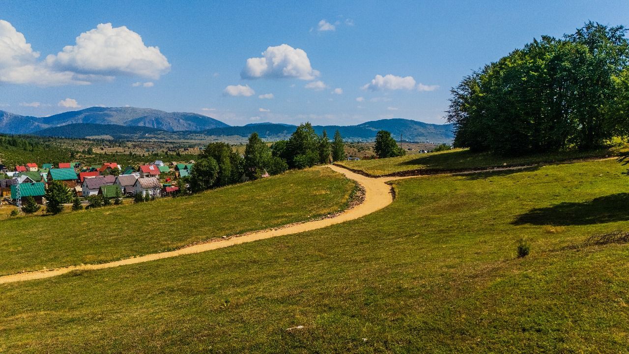 Ekskluzivna urbanizovana parcela 585m² u planinskom kompleksu na Žabljaku - Amfora Real Estate