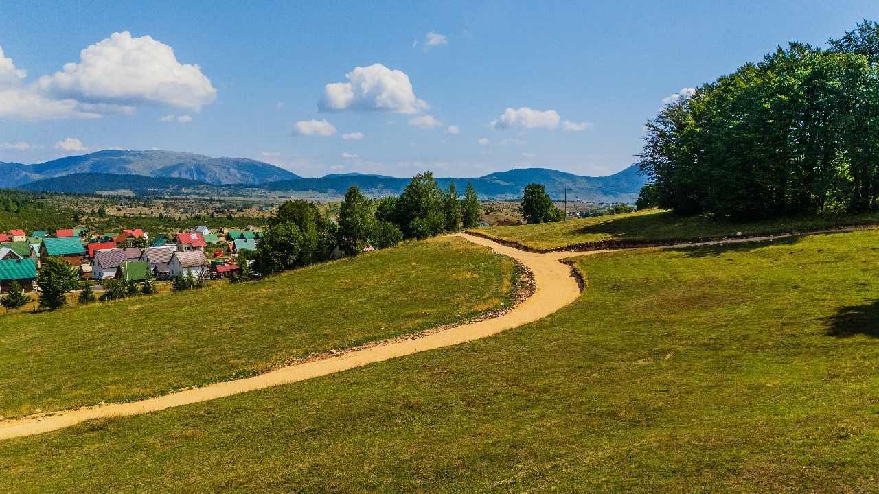 Ekskluzivna urbanizovana parcela 649m² u planinskom kompleksu na Žabljaku - Amfora Real Estate