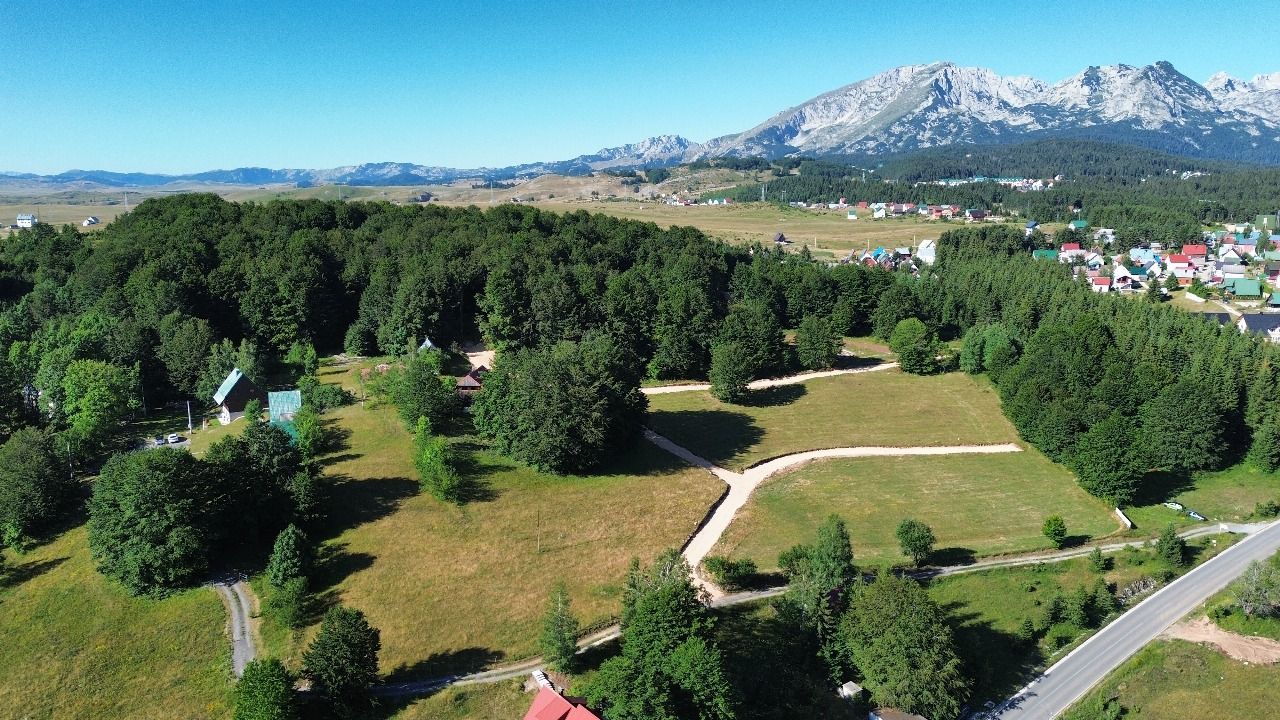 Ekskluzivna urbanizovana parcela 583m² u planinskom kompleksu na Žabljaku - Amfora Real Estate