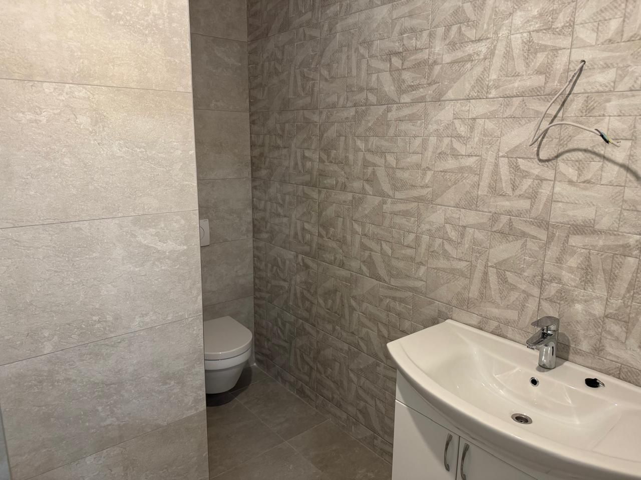 Prodaje se trosoban stan 96m2 u novoj stambenoj zgradi (bez placanja poreza 3%) - DJURASEVICI,TIVAT - Amfora Real Estate