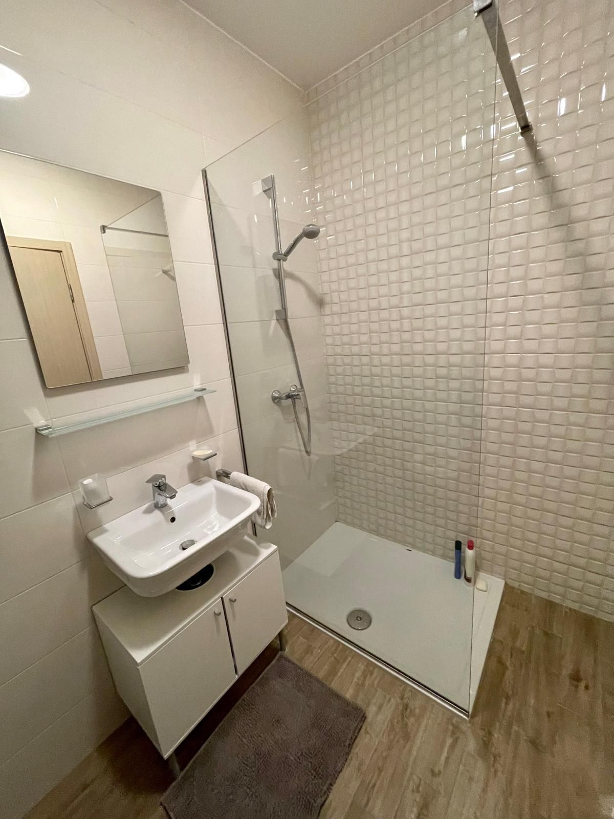 Izdavanje moderno opremljenog jednosobnog stana 50m² u City Kvartu, Podgorica – Dugoročni zakup - Amfora Real Estate