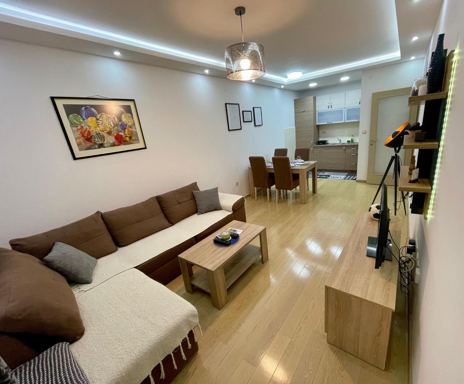 Izdavanje moderno opremljenog jednosobnog stana 50m² u City Kvartu, Podgorica – Dugoročni zakup - Amfora Real Estate