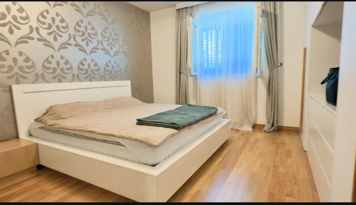 Na prodaju lepo opremljen stan 86 m² sa dve spavaće sobe – Bečići, Budva - Amfora Real Estate