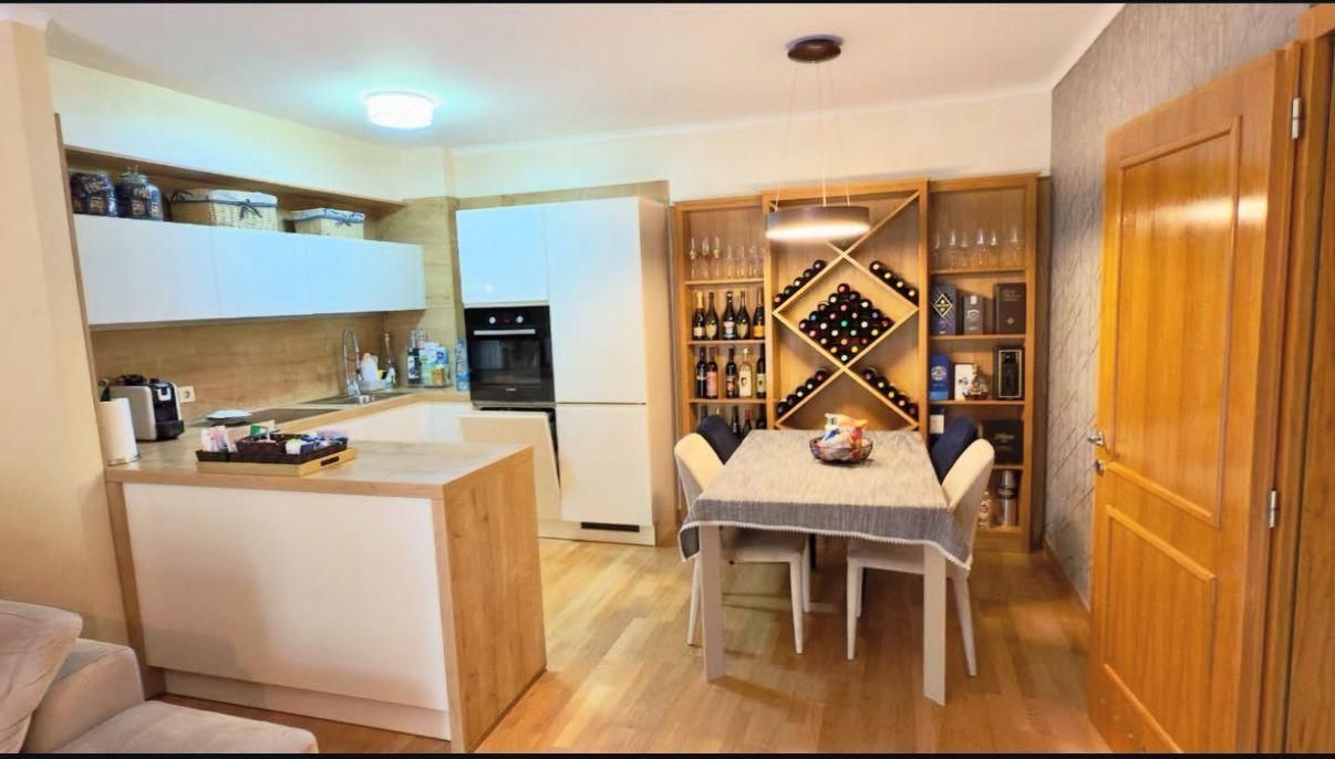 Na prodaju lepo opremljen stan 86 m² sa dve spavaće sobe – Bečići, Budva - Amfora Real Estate