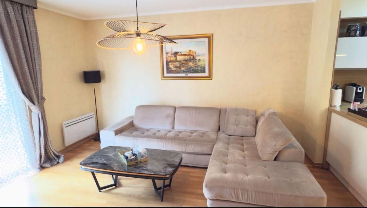 Na prodaju lepo opremljen stan 86 m² sa dve spavaće sobe – Bečići, Budva - Amfora Real Estate