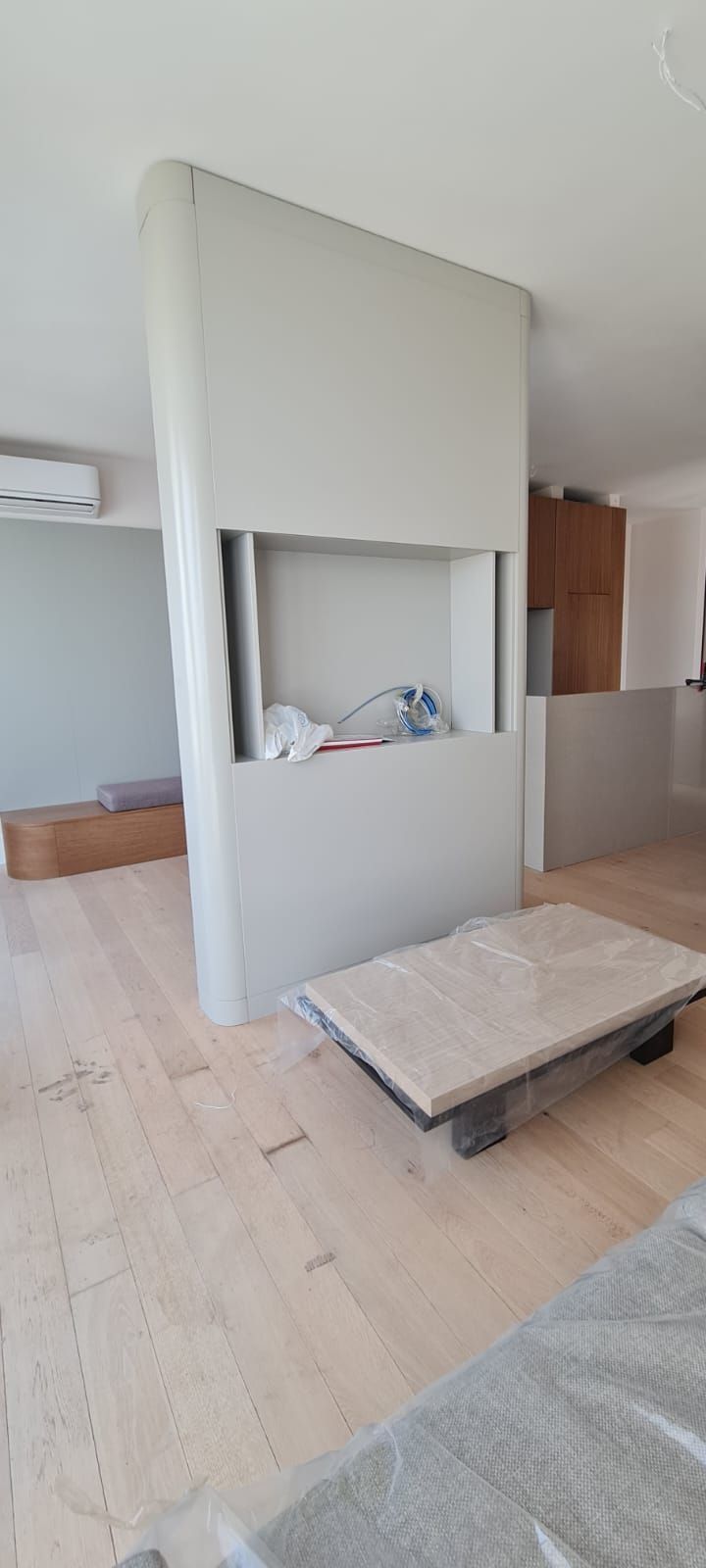 Na prodaju luksuzan dvosoban stan 113 m² sa panoramskim pogledom i bazenom – Prva linija, Bečići - Amfora Real Estate