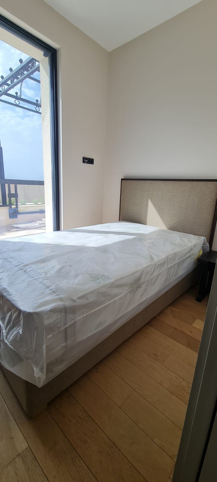 Na prodaju luksuzan dvosoban stan 113 m² sa panoramskim pogledom i bazenom – Prva linija, Bečići - Amfora Real Estate