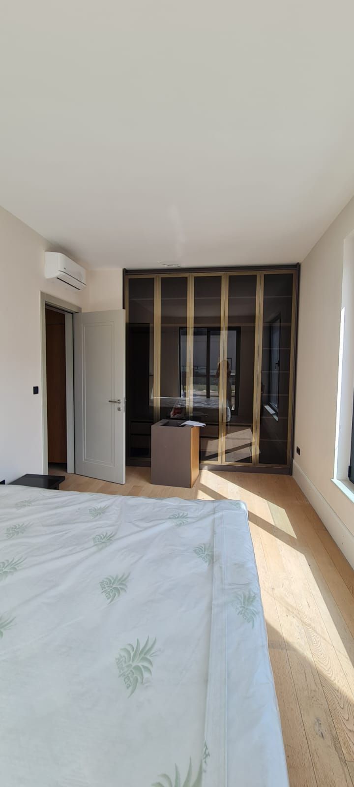 Na prodaju luksuzan dvosoban stan 113 m² sa panoramskim pogledom i bazenom – Prva linija, Bečići - Amfora Real Estate