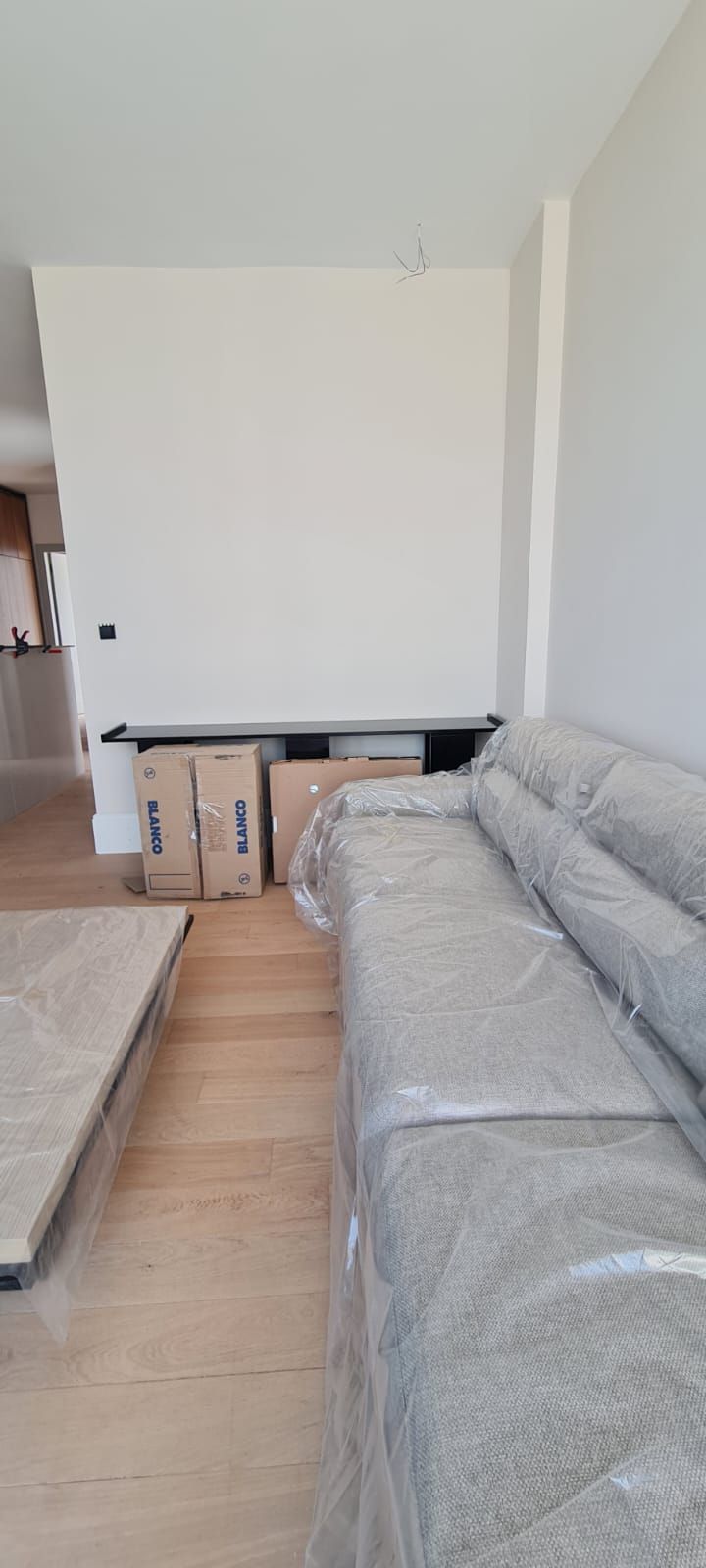 Na prodaju luksuzan dvosoban stan 113 m² sa panoramskim pogledom i bazenom – Prva linija, Bečići - Amfora Real Estate