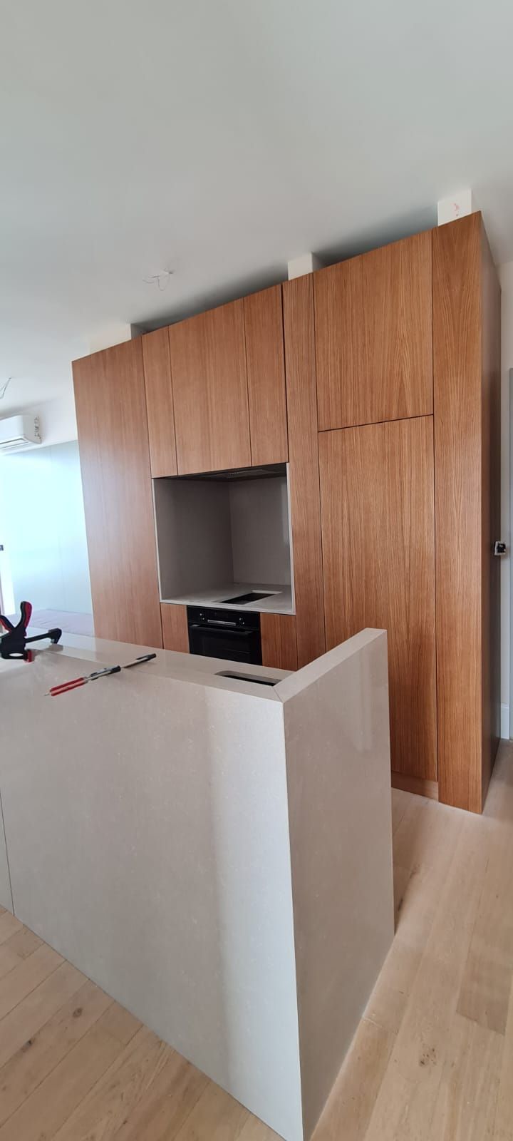 Na prodaju luksuzan dvosoban stan 113 m² sa panoramskim pogledom i bazenom – Prva linija, Bečići - Amfora Real Estate