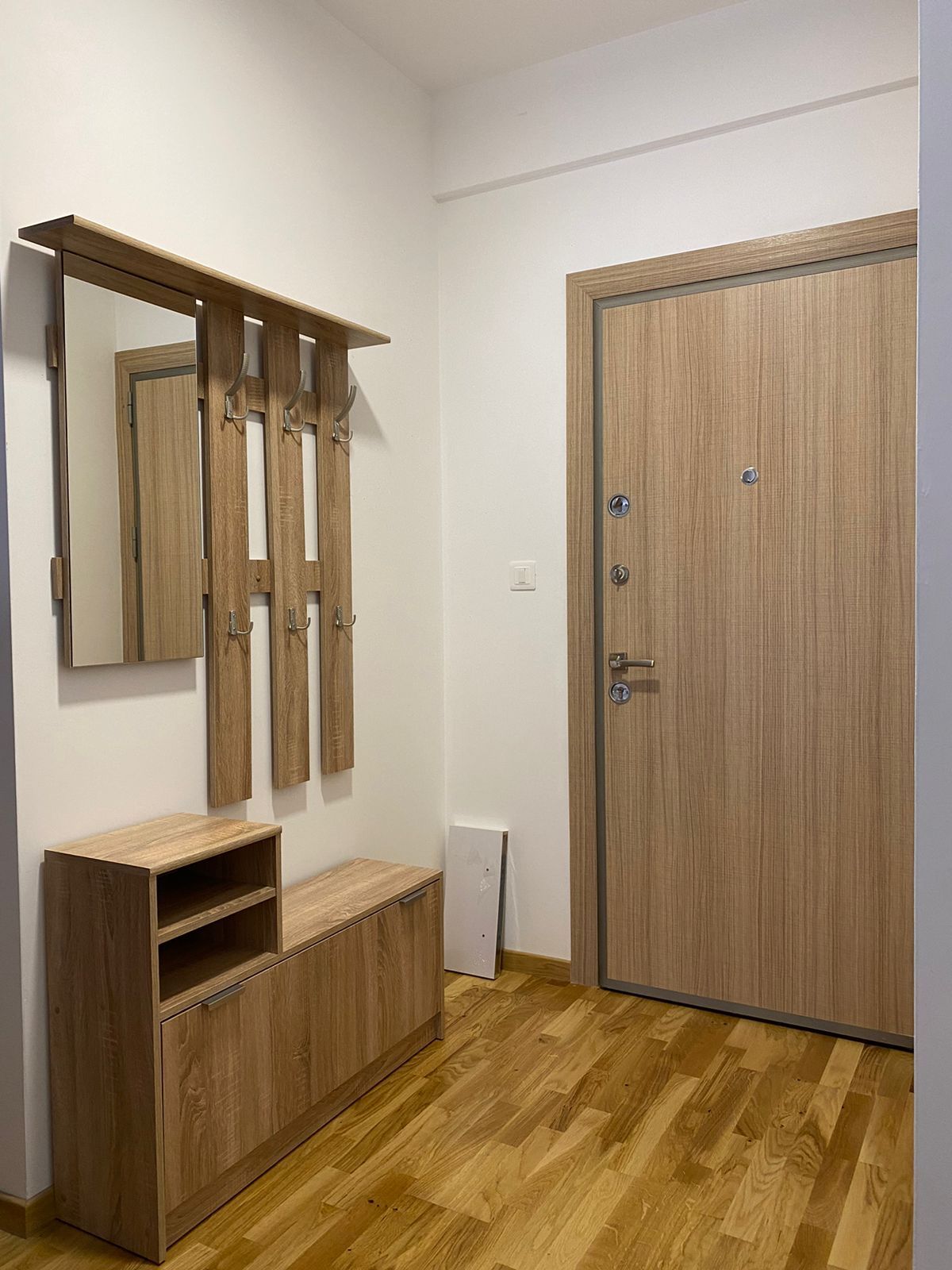 Izdaje se moderno opremljen jednosoban stan 40 m² sa pogledom na more i garažnim mestom – Bečići, dugoročni najam - Amfora Real Estate