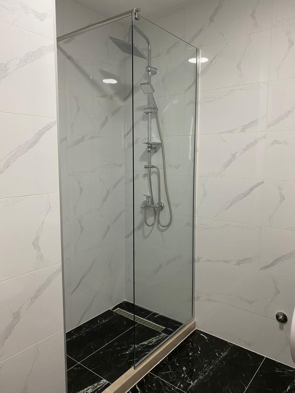 Izdaje se moderno opremljen jednosoban stan 40 m² sa pogledom na more i garažnim mestom – Bečići, dugoročni najam - Amfora Real Estate