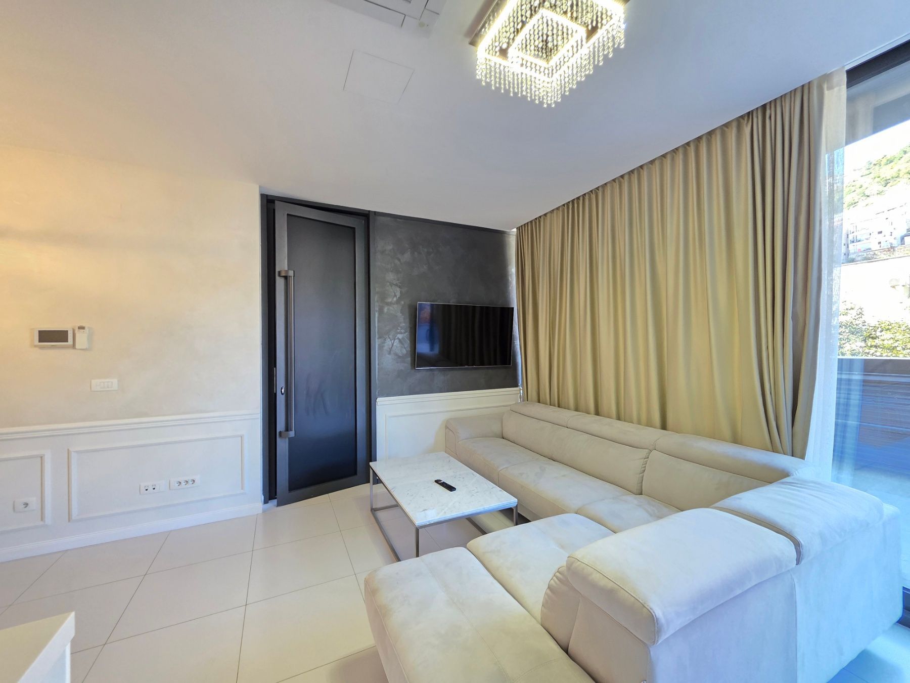 Prodaja luksuznog jednosobnog stana 49 m² + terasa 17 m² – Royal Gardens, Budva - Amfora Real Estate