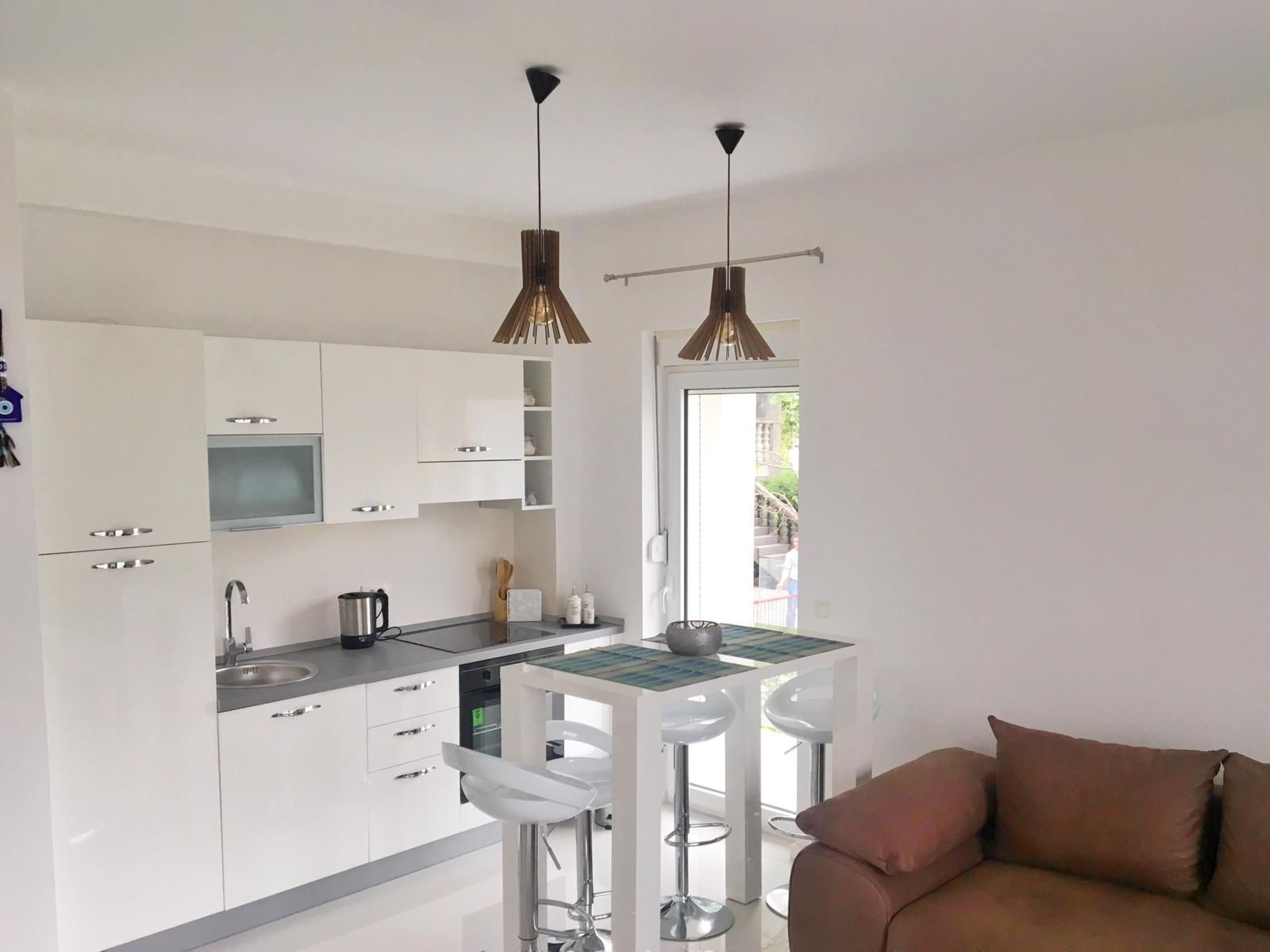 Izdavanje jednosoban stan sa pogledom na more,Kotor (Izdavanje na duzi period) - Amfora Real Estate