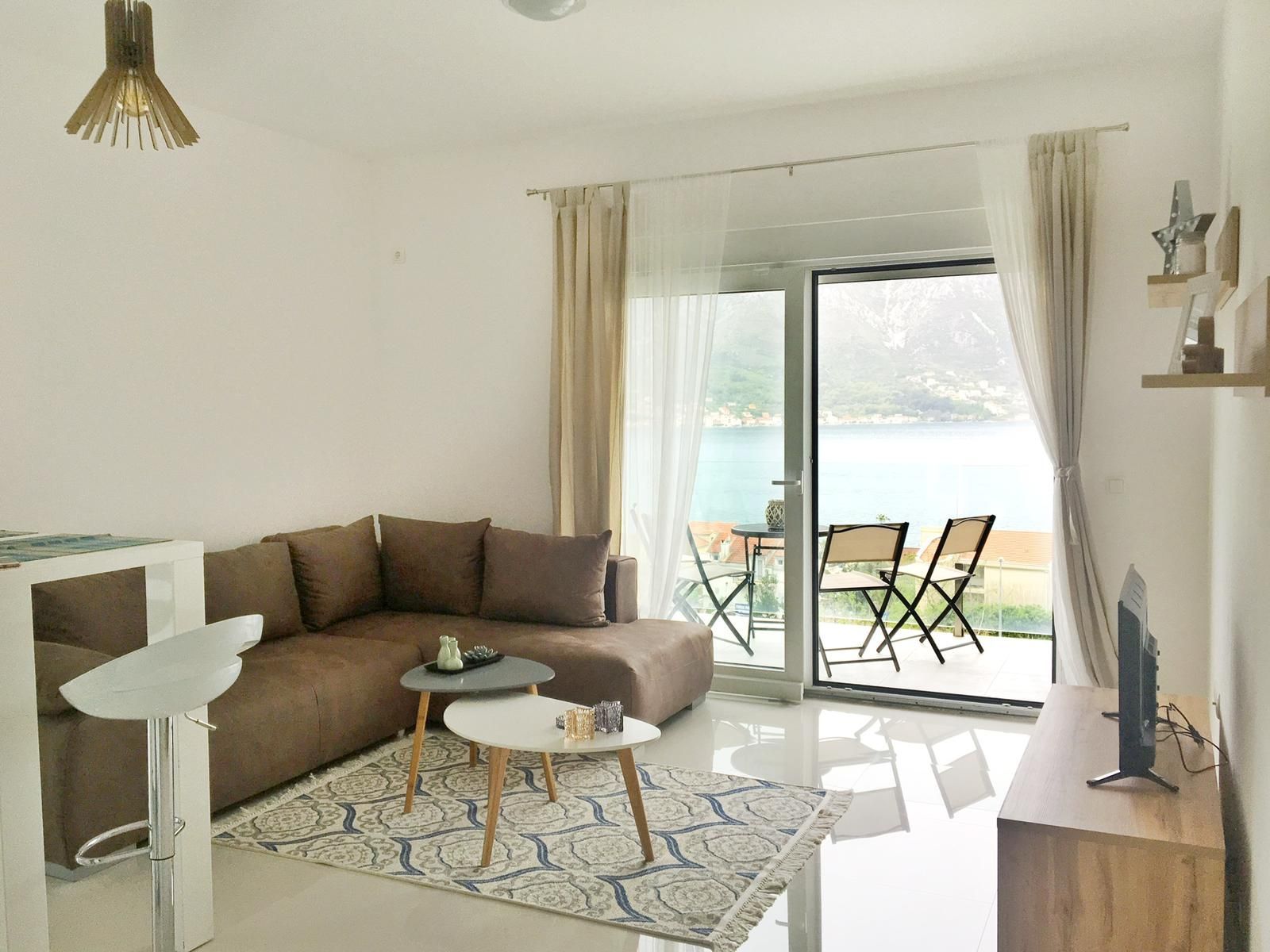 Izdavanje jednosoban stan sa pogledom na more,Kotor (Izdavanje na duzi period) - Amfora Real Estate