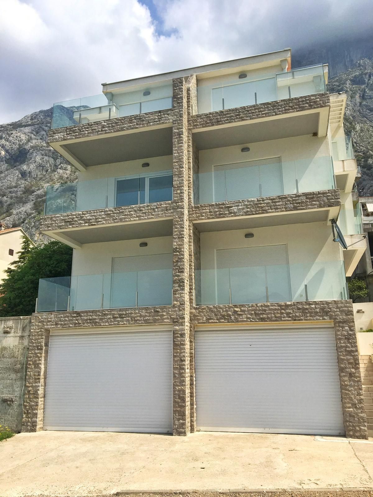 Izdavanje jednosoban stan sa pogledom na more,Kotor (Izdavanje na duzi period) - Amfora Real Estate