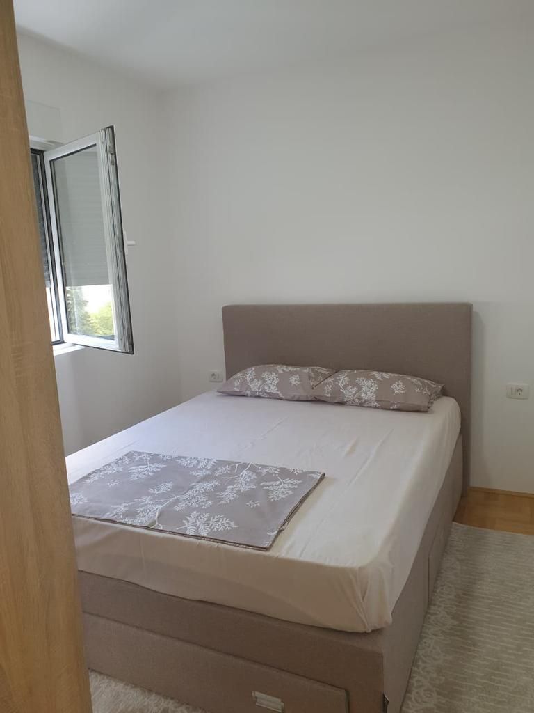 Izdaje se opremljen jednosoban stan 45m² na Maslinskom putu, Budva (Na duzi period) - Amfora Real Estate