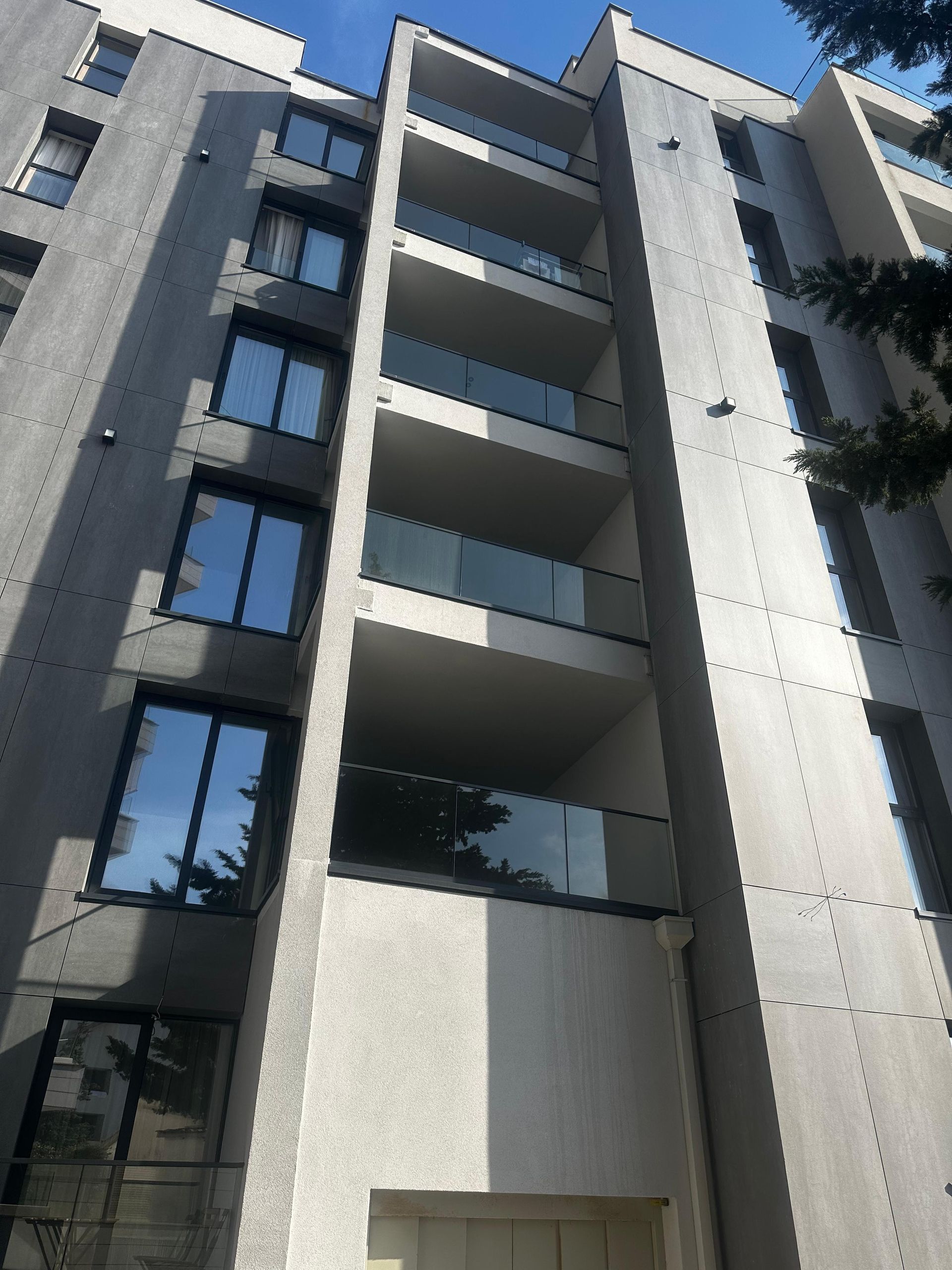 Prodaja novog jednosobnog stana 48m² sa pogledom na more i garažnim mestom – Rafailovići - Amfora Real Estate