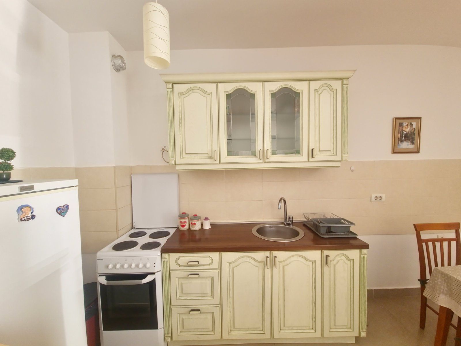 Izdaje se dvosoban namješten stan 68 m² u centru Budve – Vojvodjanska (na period do 01.06.2026) - Amfora Real Estate