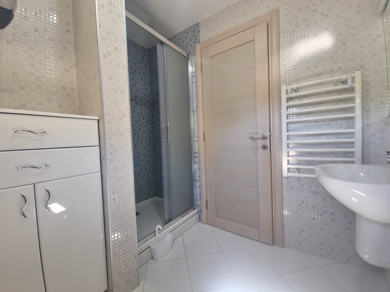 Izdaje se jednosoban namešten stan 57m² u centru Budve – Vojvodjanska ulica (na duzi period) - Amfora Real Estate