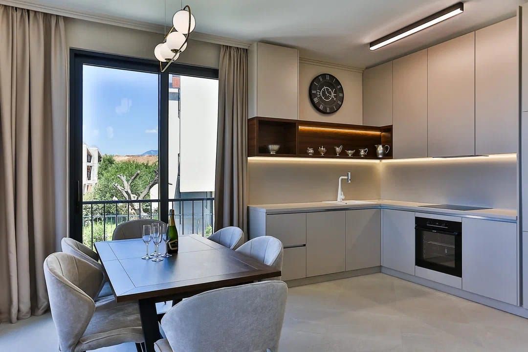 Prodaja luksuzne townhouse vile 220 m² sa bazenom i panoramskim pogledom na more – Reževići, Budvanska rivijera | Mogućnost odloženog plaćanja | Bez plaćanja 3% poreza - Amfora Real Estate