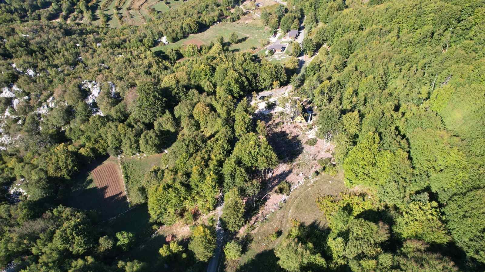 Prodaja zemljišta 2.210 m² sa asfaltnim prilazom i strujom – Bjeloši, Cetinje - Amfora Real Estate