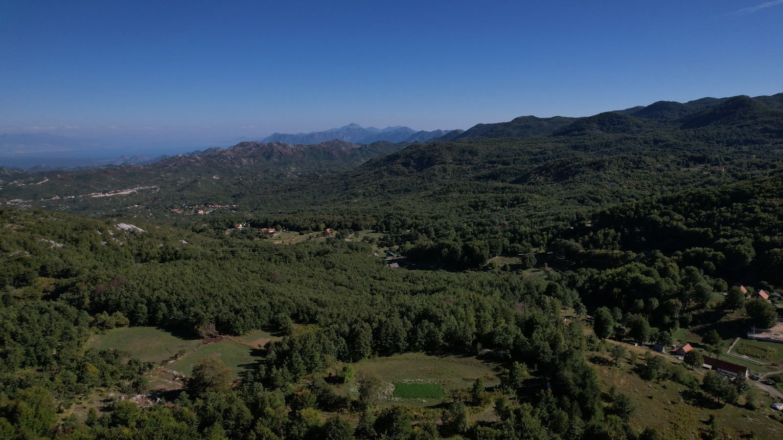 Prodaja zemljišta 2.210 m² sa asfaltnim prilazom i strujom – Bjeloši, Cetinje - Amfora Real Estate