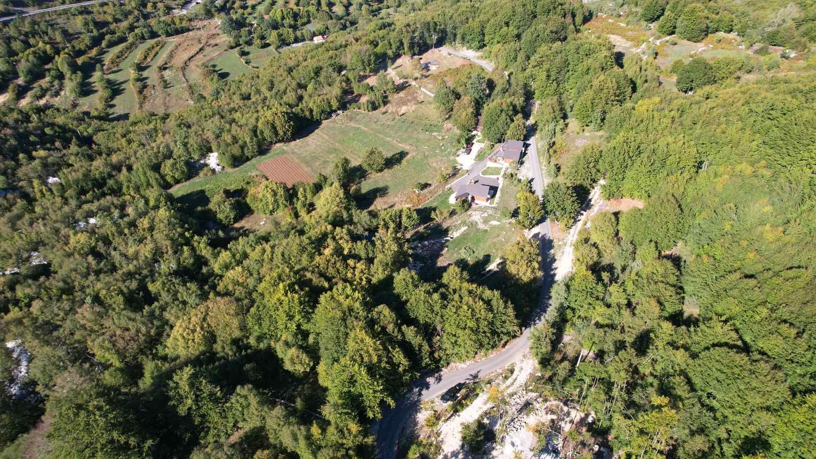 Prodaja zemljišta 2.210 m² sa asfaltnim prilazom i strujom – Bjeloši, Cetinje - Amfora Real Estate