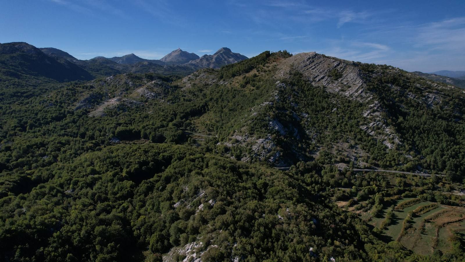 Prodaja zemljišta 2.210 m² sa asfaltnim prilazom i strujom – Bjeloši, Cetinje - Amfora Real Estate