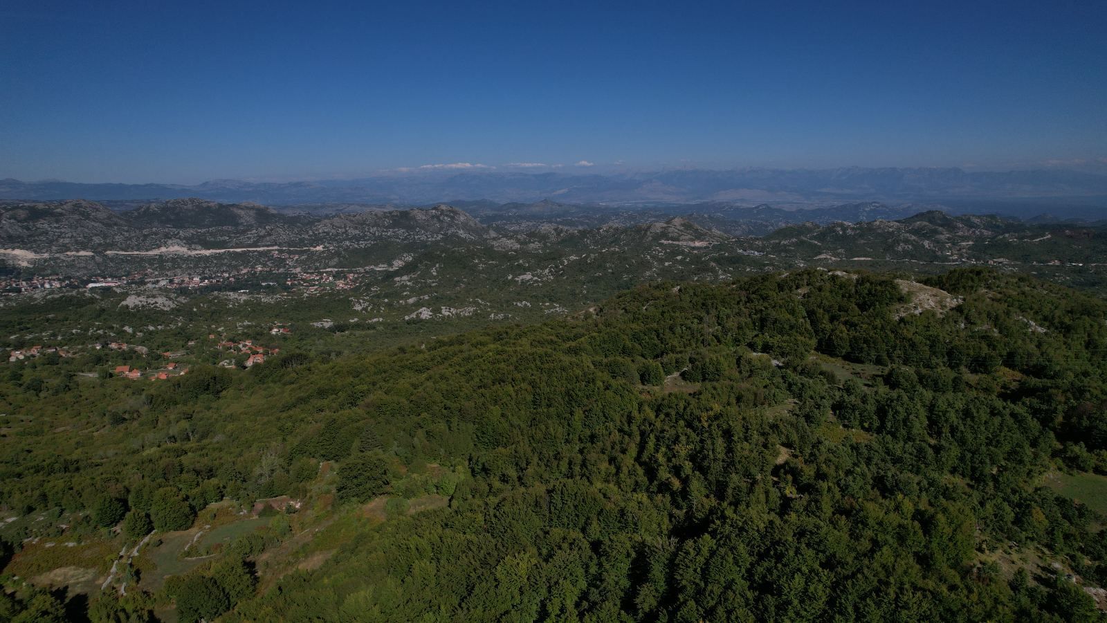 Prodaja zemljišta 2.210 m² sa asfaltnim prilazom i strujom – Bjeloši, Cetinje - Amfora Real Estate